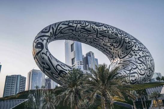 رحلة دبي بين المعالم العصرية والتجارب الترفيهية